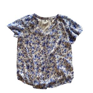 Beautiful Blue and White Floral Crewneck Shirt Blouse Top Great Condition!
